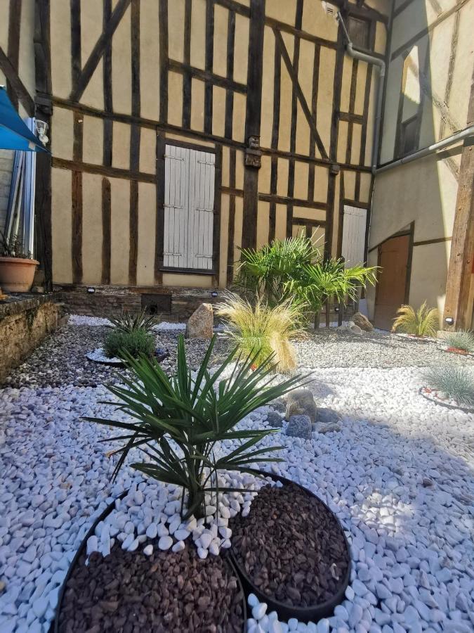 Le Spa De La Cathedrale - Jacuzzi - Sauna - Champagne - Netflix - Wifi Труа Екстер'єр фото